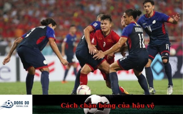 Cách chặn bóng của hậu vệ